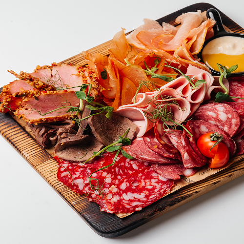 Мясная доска деликатесов
