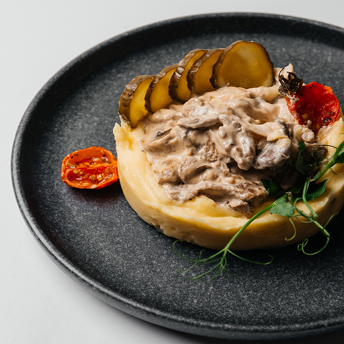 Куриные бедра в сливочно-грибном соусе